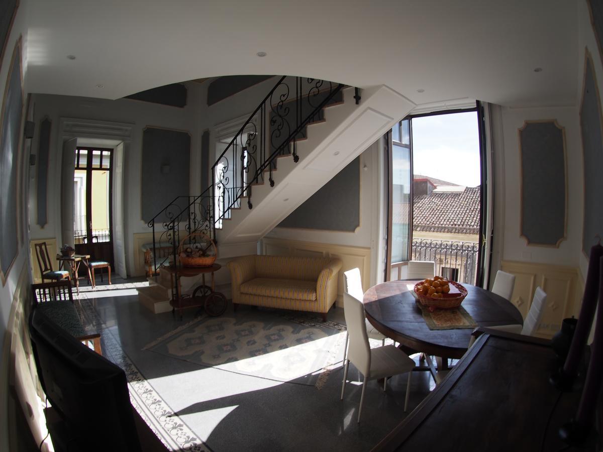 Casa Felice Nel Centro Storico, Tra Etna E Mare Apartment คาตาเนีย ภายนอก รูปภาพ