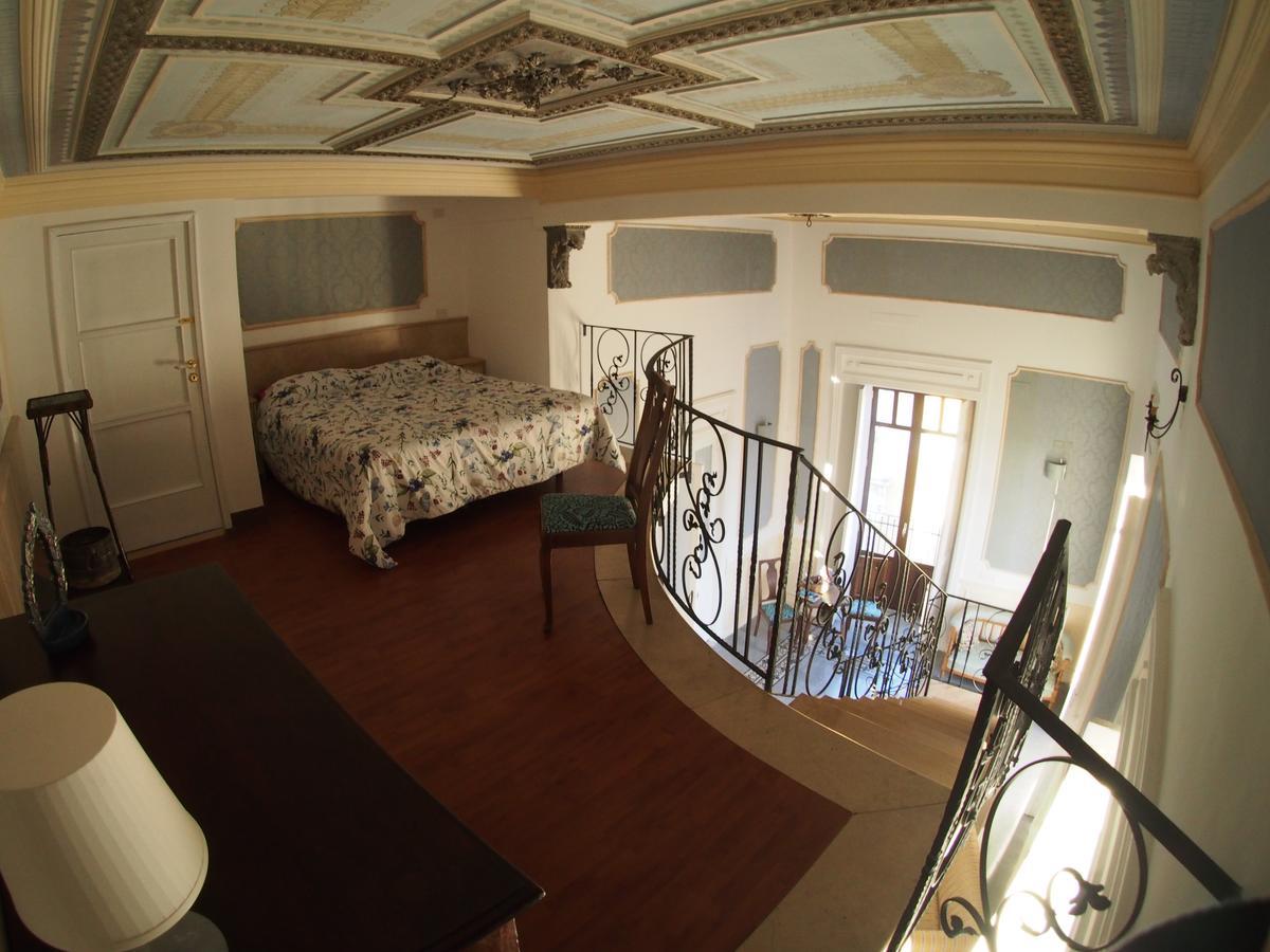 Casa Felice Nel Centro Storico, Tra Etna E Mare Apartment คาตาเนีย ภายนอก รูปภาพ